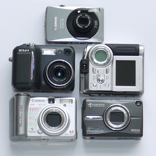 Lotto di 5 fotocamere compatte digitali non funzionanti 