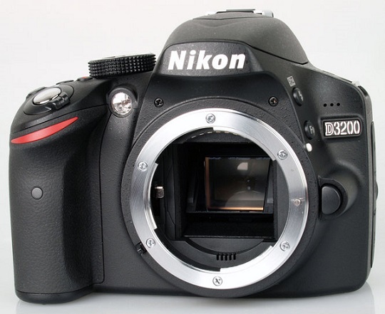 Fotocamera Nikon D3200 modificata full spectrum con filtro interno neutro