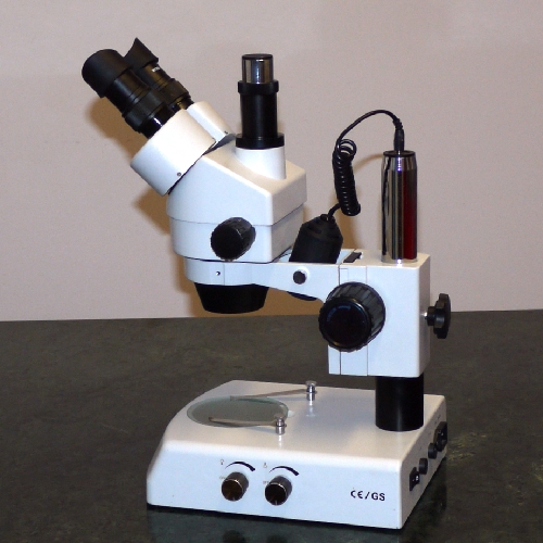Microscopio trioculare StereoStereoscopio ZOOM con raccordo foto/video TRILUS