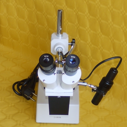 Microscopio LABOR 