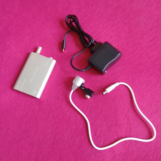 Illuminatore LED con calamita per caschetto, binocoli, occhiali Zeiss, Univet 